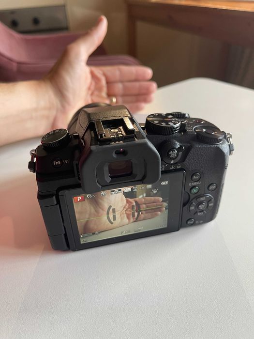 Panasonic Lumix G80 + obiectiv 12-60mm f3.5-5.6 + 2 baterii + accesorii streaming.