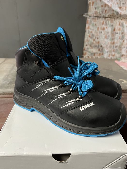 Vand bocanci protectie Uvex marimea 42