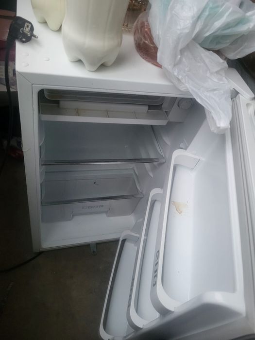 Холодильник сломанный
