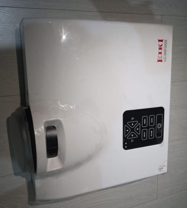 проектор EIKI LC-WIP3000.