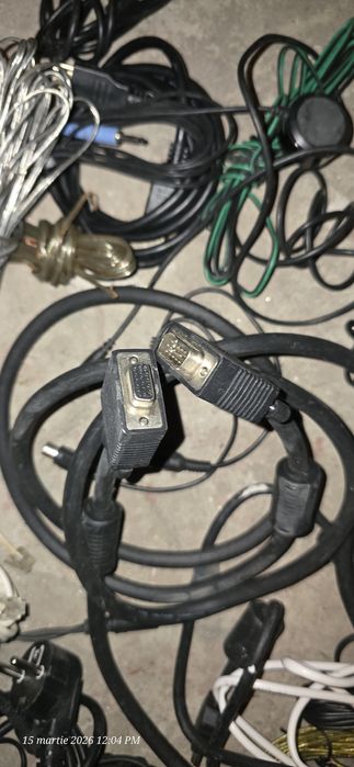 Diverse cabluri.