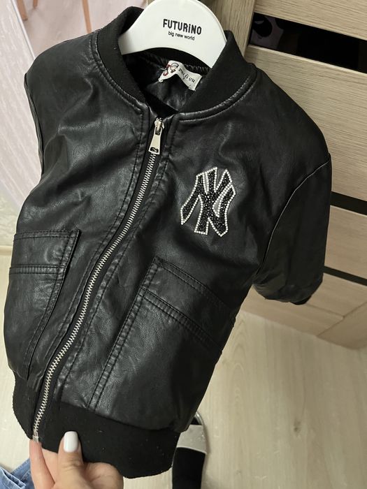 Продам куртку для девочки