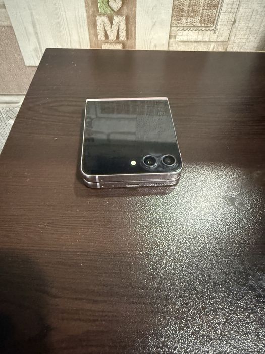 Samsug Galaxy Z Flip 5 256GB  за части