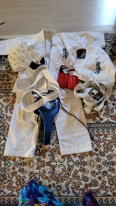 Продаётся полный комплект форма для киокушинкай