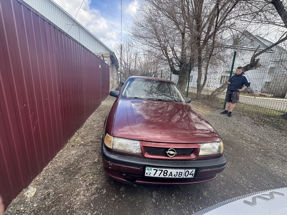 Opel vectra бордовый цвет .