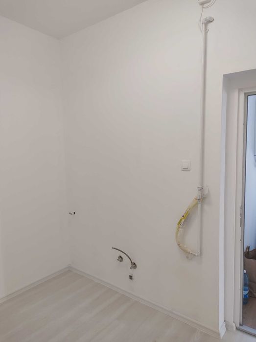Apartament doua camere  cu curte comuna.