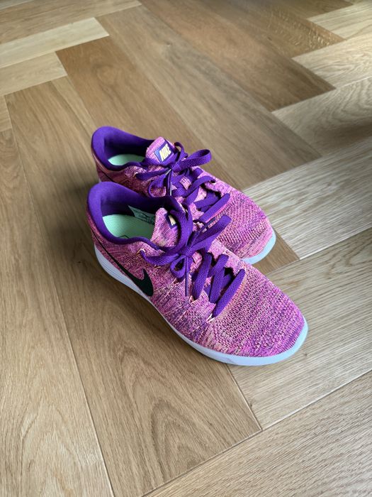 Adidasi Nike RunFast