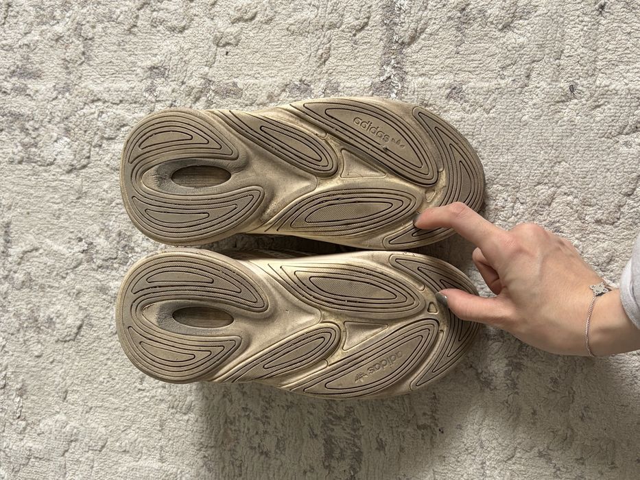 Кроссовки adidas Ozelia 'Savanna