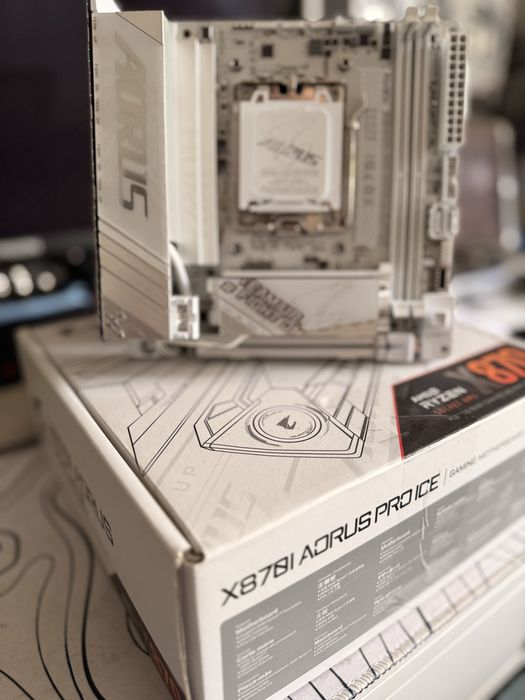 Placa de baza Gigabyte X870i Aorus Pro Ice mini ITX