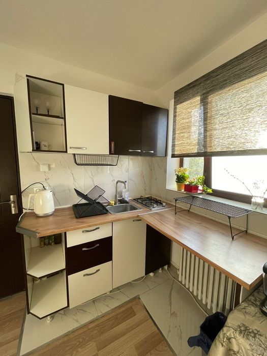 PF închiriez ap cu o camera Podu ros etaj 3