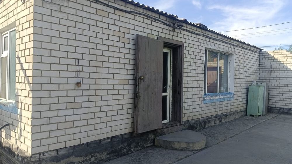 Продаётся два дома с двумя гаражами