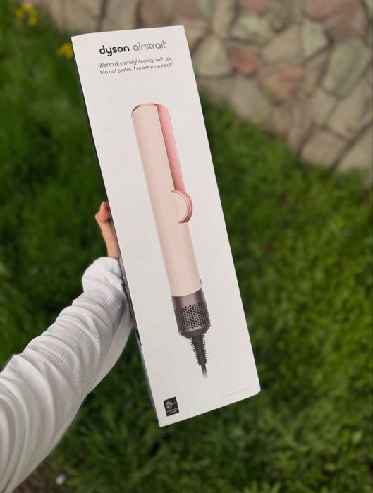 В продаже Новый Утюжок Фен 2в1 Dyson Airstrait цвет Сакура и Клубника