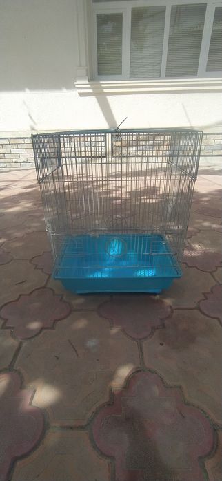 Qush qafasi sotiladi