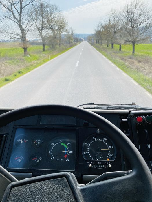 Camion apicol (90 stupi capacitate) Volvo FL6 11 tone