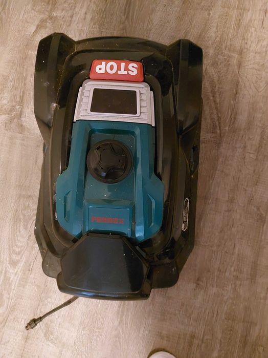 Robot pentru tuns gazon