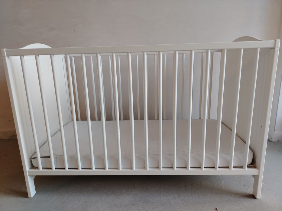 Дървено бяло  легло