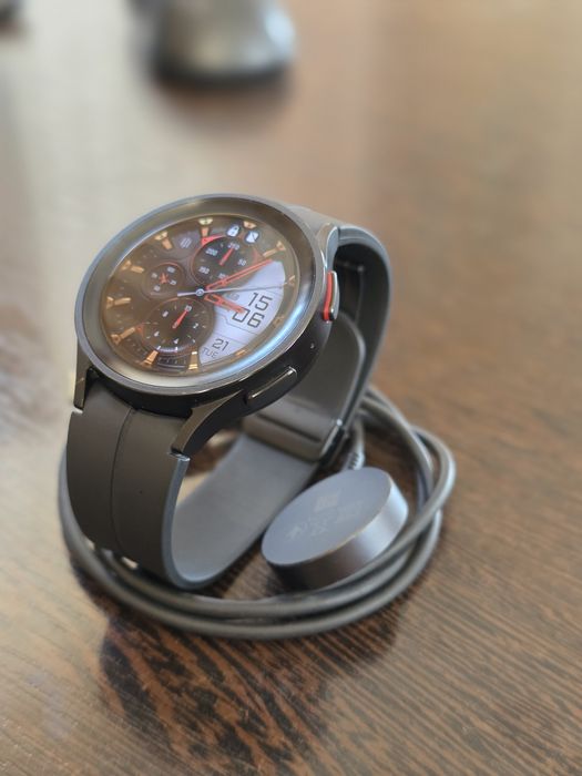 Продам часы Samsung galaxy watch 5 pro