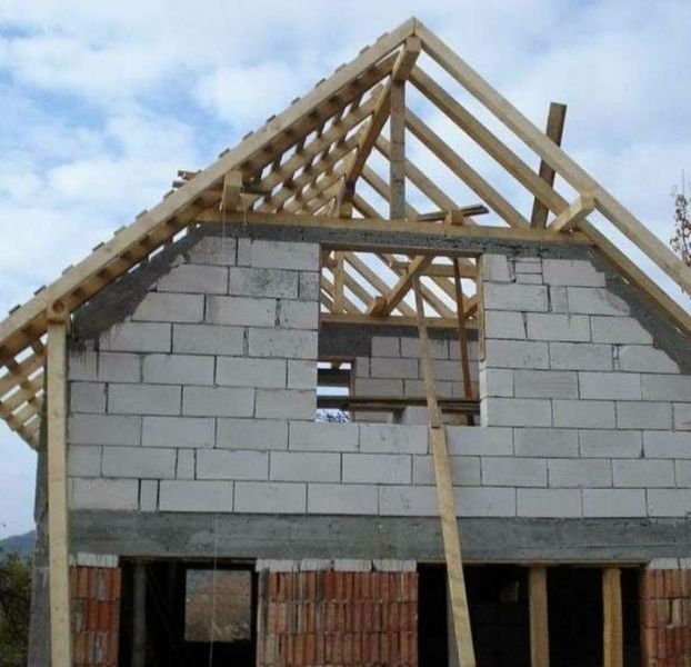 Meseriaș Construcții cu o experiență de 25 ani i în domeniu.