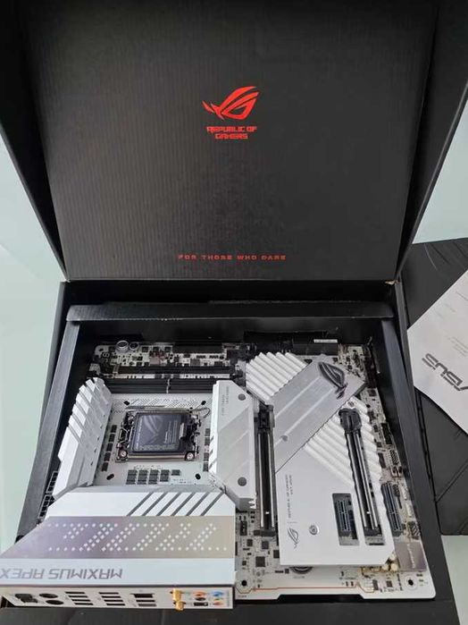 ASUS Z790 APEX дънна платка