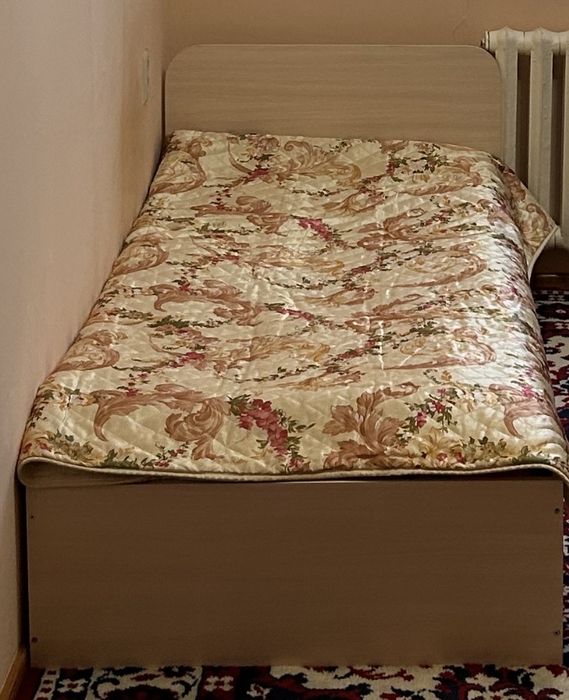 Деревянный кровать