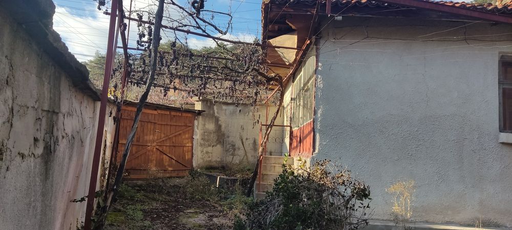 Малка къща в село Енина