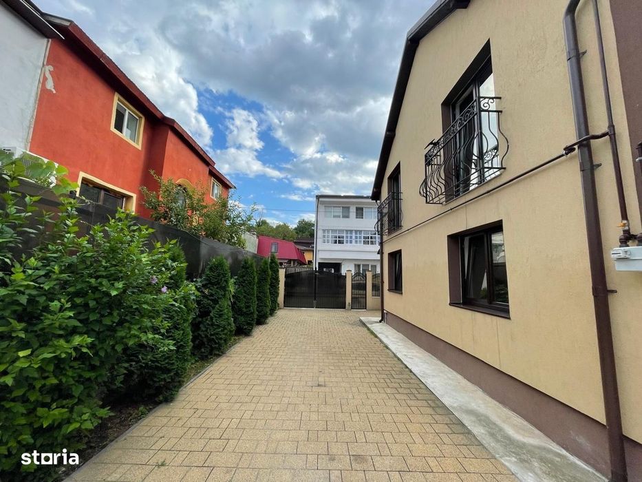 Apartament 3 Camere Spațios, Mobilat,  Curte și Balcon [ Zona Centrala