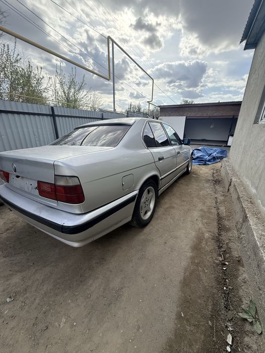 Продам BMW E34 на запчасти