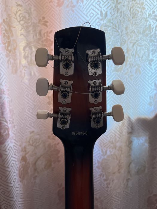 Акустикалық гитара (Sunburst) — жақсы жағдайда