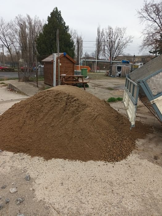 Nisip piatra pamant moloz