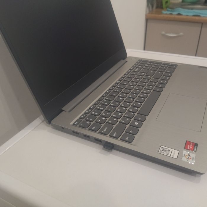 Ноутбук lenova сатылады.