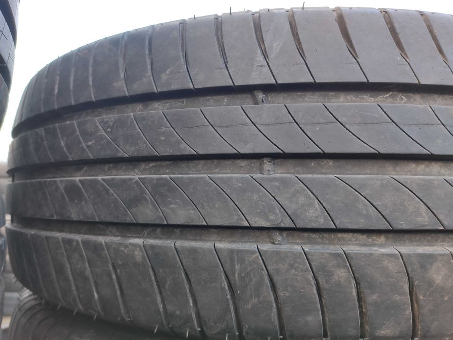 2бр Летни гуми за бус 235 65 16 С - Michelin