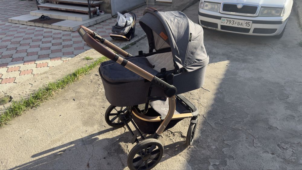 Коляска 3 в 1. В хорошем состоянии.