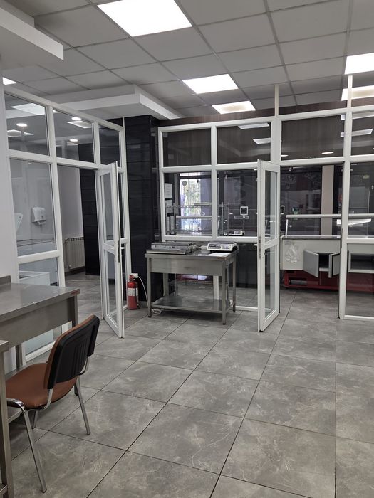 Vând/închiriez spațiu comercial