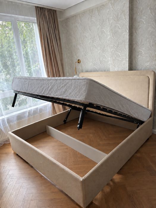 Кровать  200*180 б/у