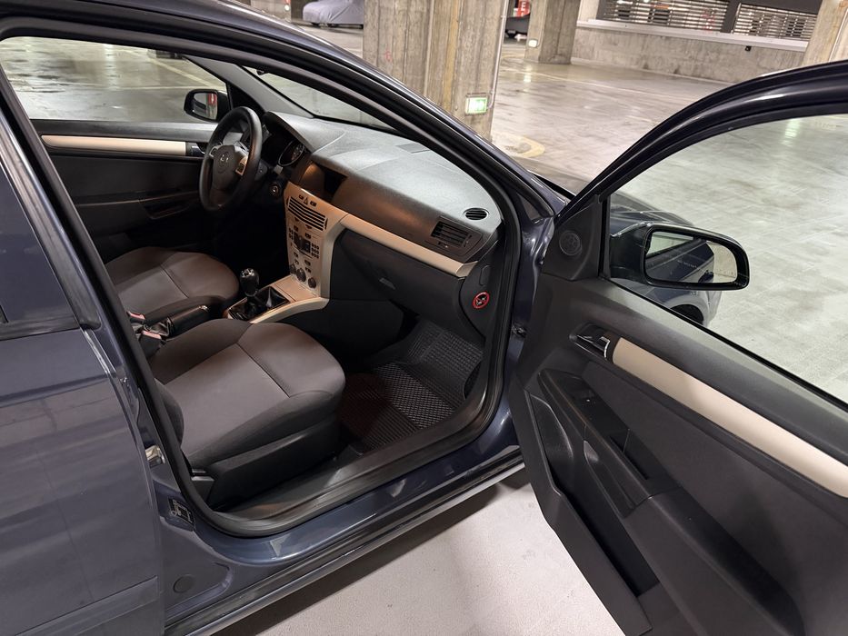 Opel Astra H Sedan  1.6 16V  115 CP  Benzină  2009  Euro 4  176.000 KM