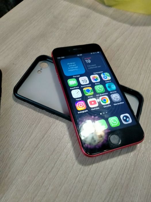 Продам Айфон се 2020