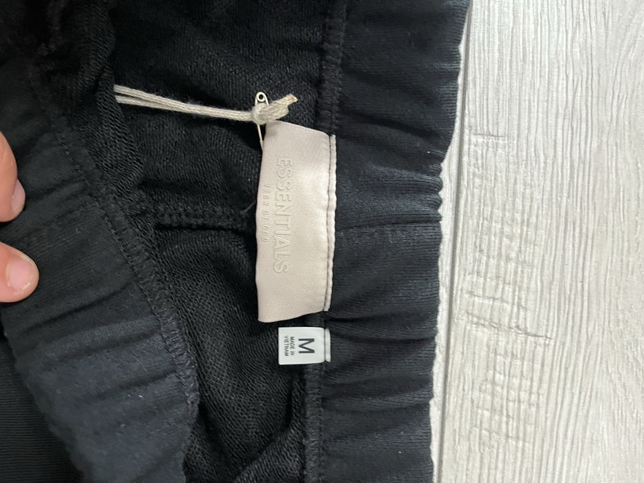 Pantaloni essentials