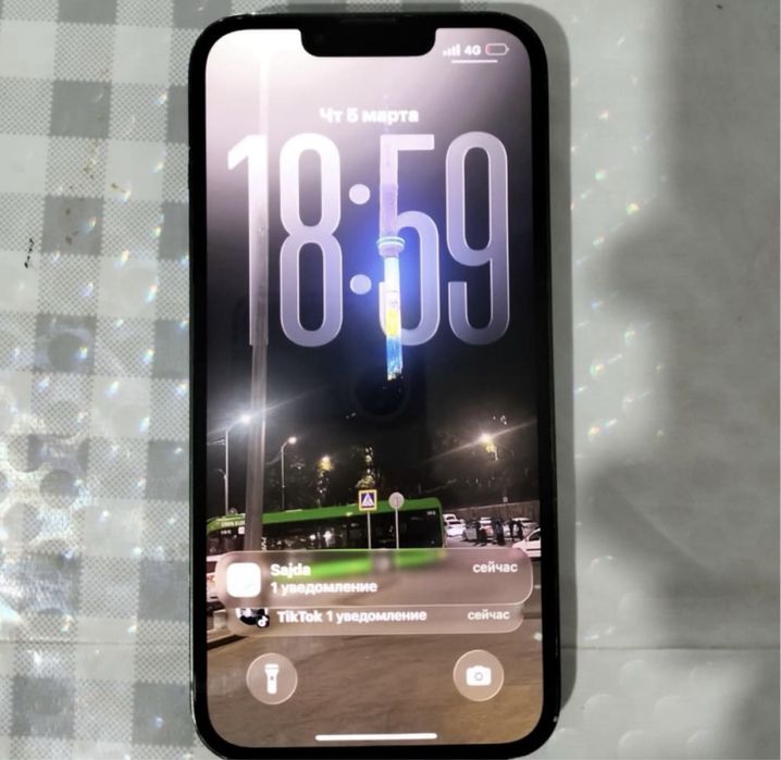 Срочно продам айфон 13