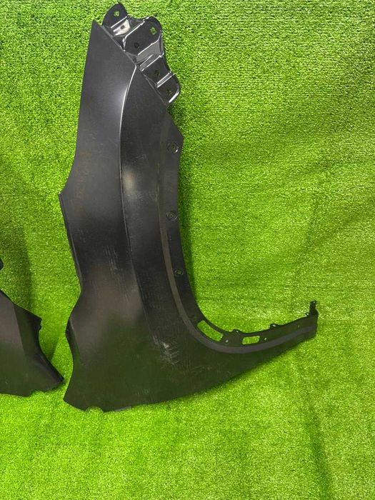 Крыло на Toyota Highlander дубликат