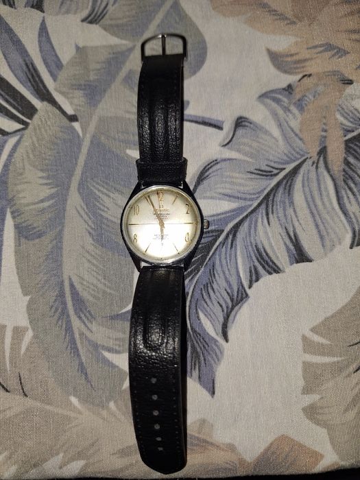 Продава се часовник Atlantic 21 jewels original работещ.