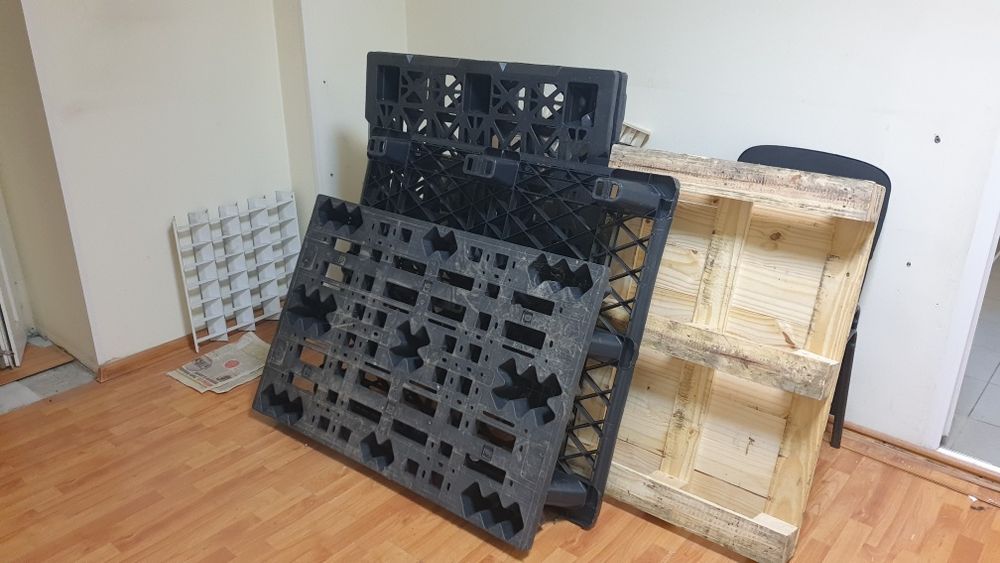 Paleti plastic diferite dimensiuni 63/83, 120/80,5kg buc rezista 500kg