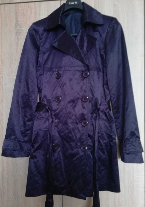Тренчкот от тъмнолилав сатиниран плат ,размер М,Италия