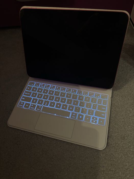 Husă ipad tastatură led