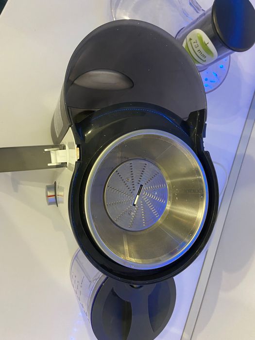 Bosch Сокоизстисквачка 700W с DripStop
