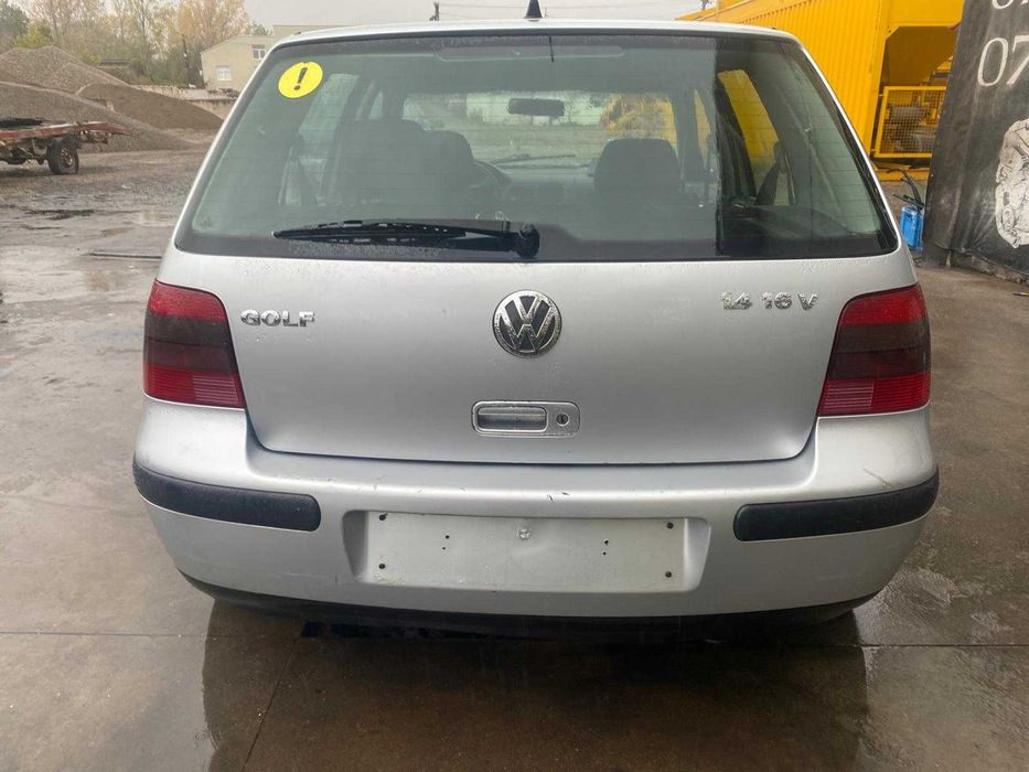 dezmembrez vw GOLF 4 1.4i cod motor AXP/usa fata golf 4/bara fata golf