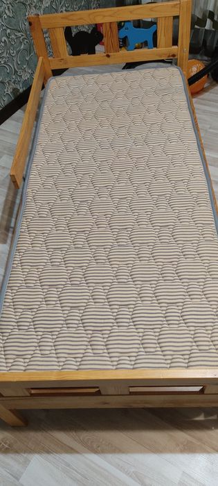 Кровать с ортопедическим матрацем