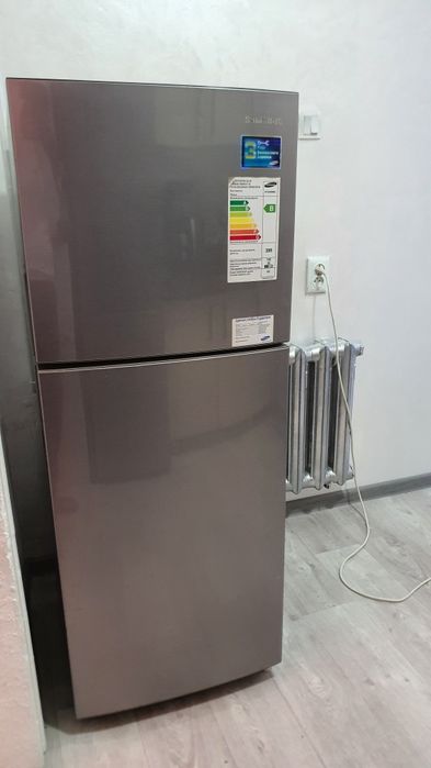 Продаётся Холодильник Samsung инвертор воздушное состояние отличное