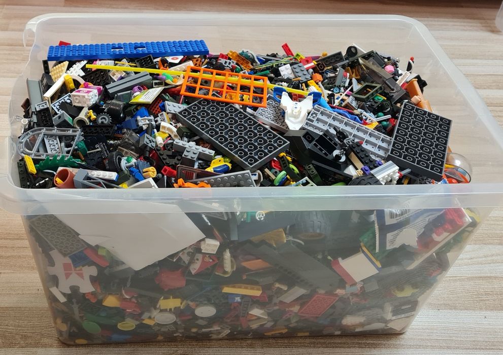 Piese Lego Originale ( valoare estimata la peste 8500 Lei)