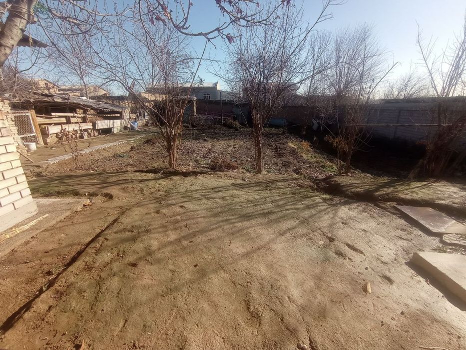 Uchastka 5 sotk quruq yer