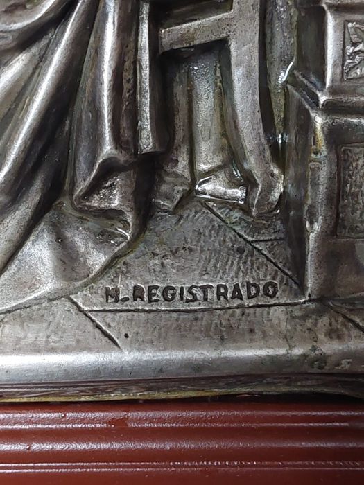 Icoana argintata și tablou vechi